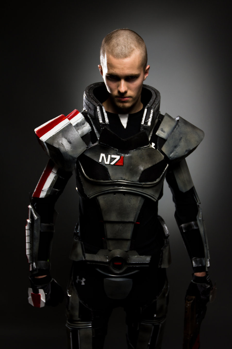 Illustration for article titled FemShep and DudeShep Save the Galaxy with Mass Effect Cosplay